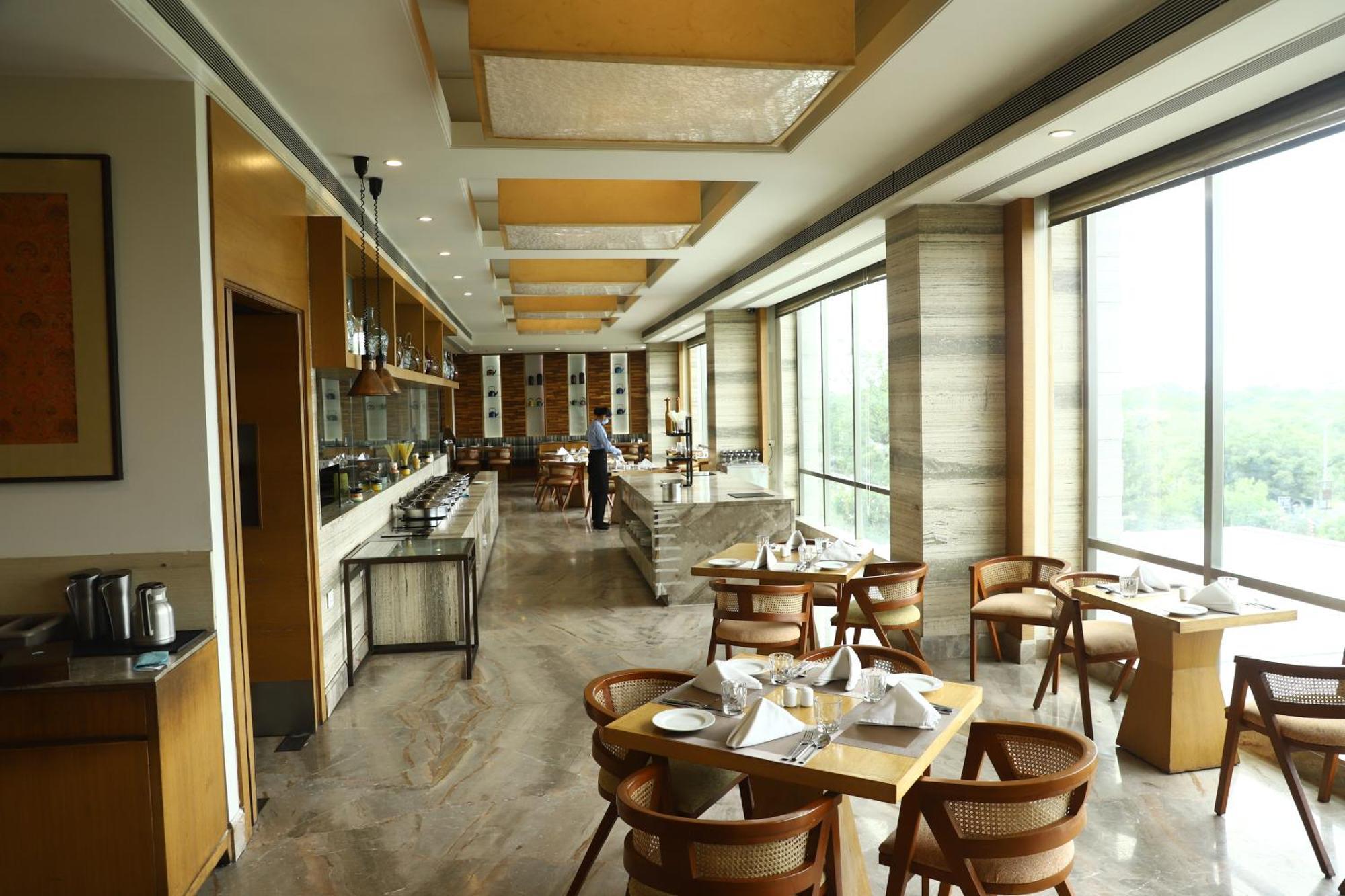 Efcee Sarovar Premiere Bhavnagar Exterior photo