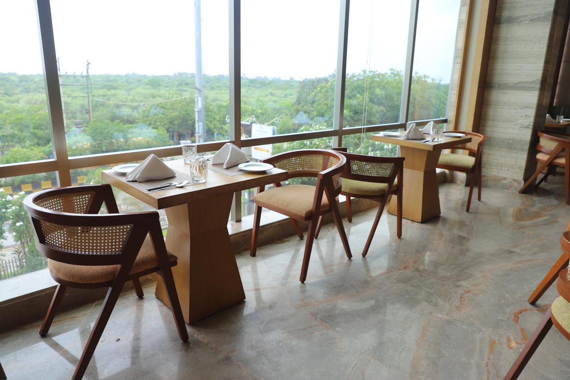 Efcee Sarovar Premiere Bhavnagar Exterior photo