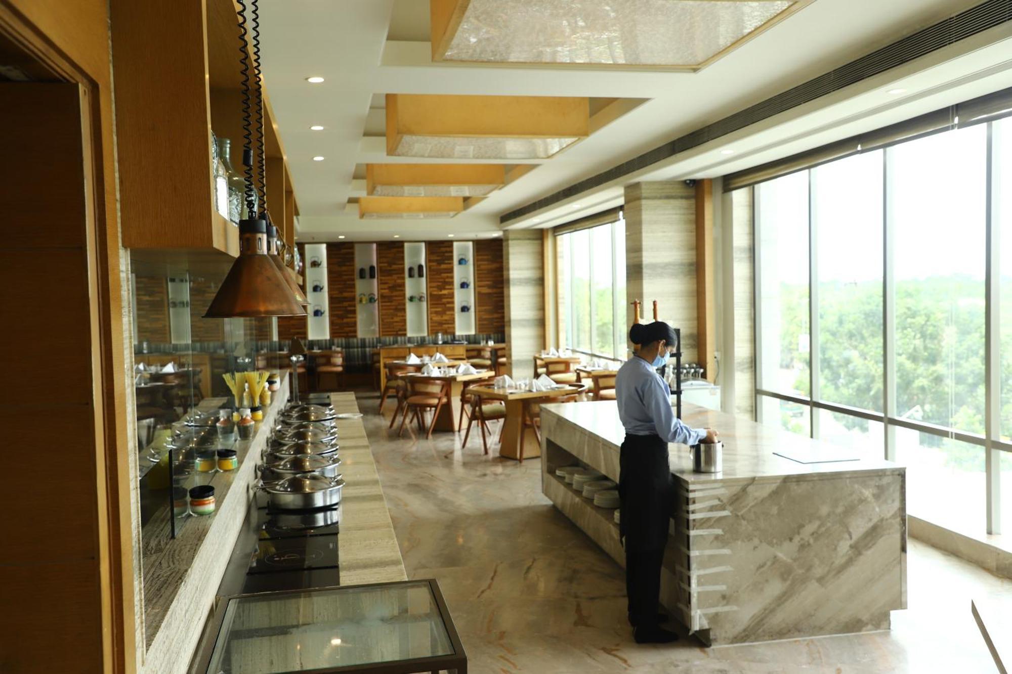 Efcee Sarovar Premiere Bhavnagar Exterior photo