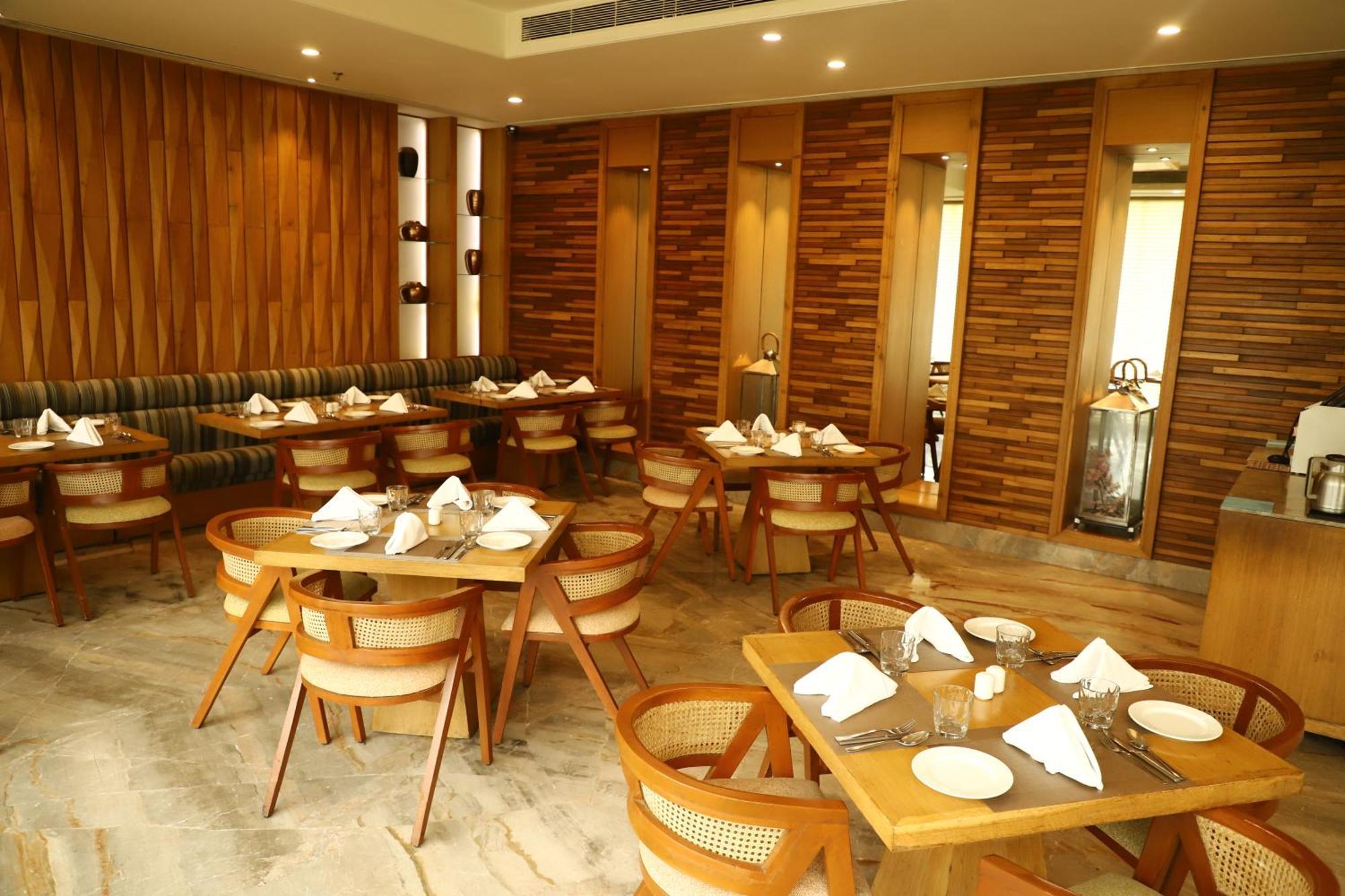 Efcee Sarovar Premiere Bhavnagar Exterior photo