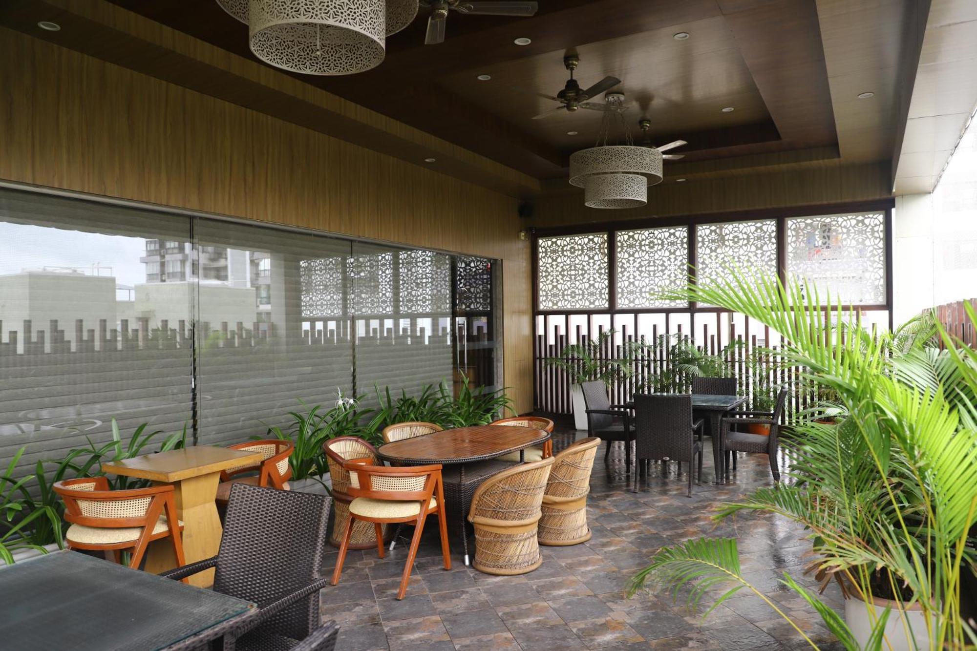 Efcee Sarovar Premiere Bhavnagar Exterior photo